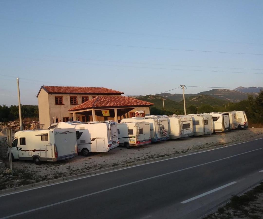 Bungalows Kisin Βίλα Τρέμπινιε Εξωτερικό φωτογραφία